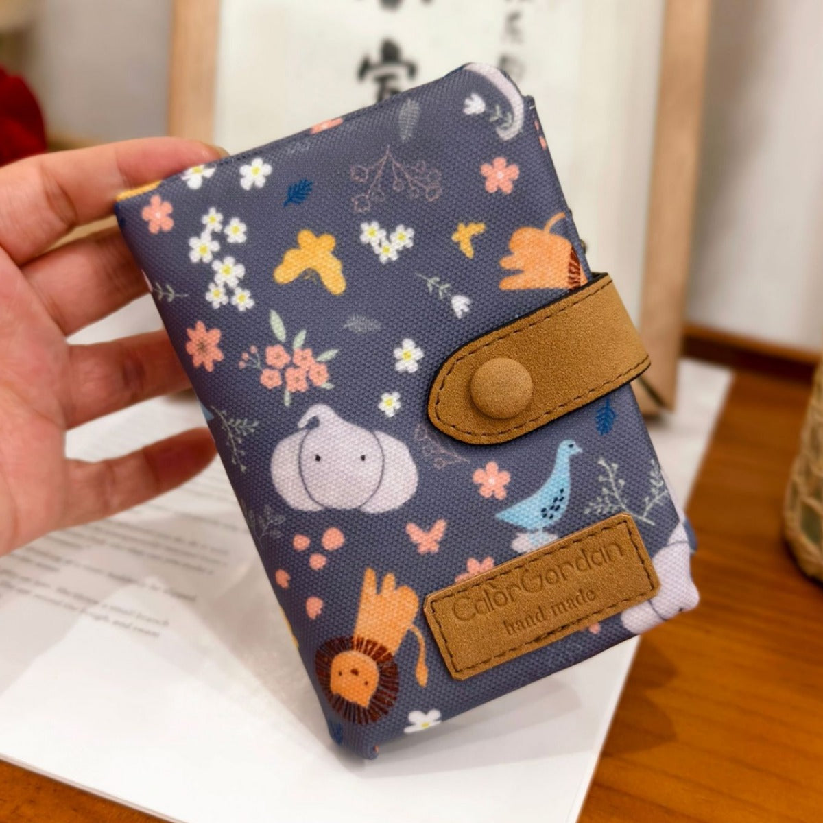 Tri-Fold Multi-Card Wallet - Printed Design - feature close-up