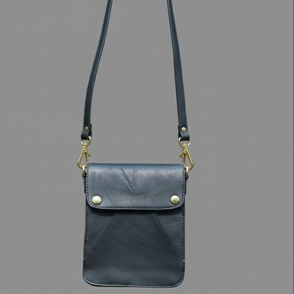 Unisex cross body leather bag 