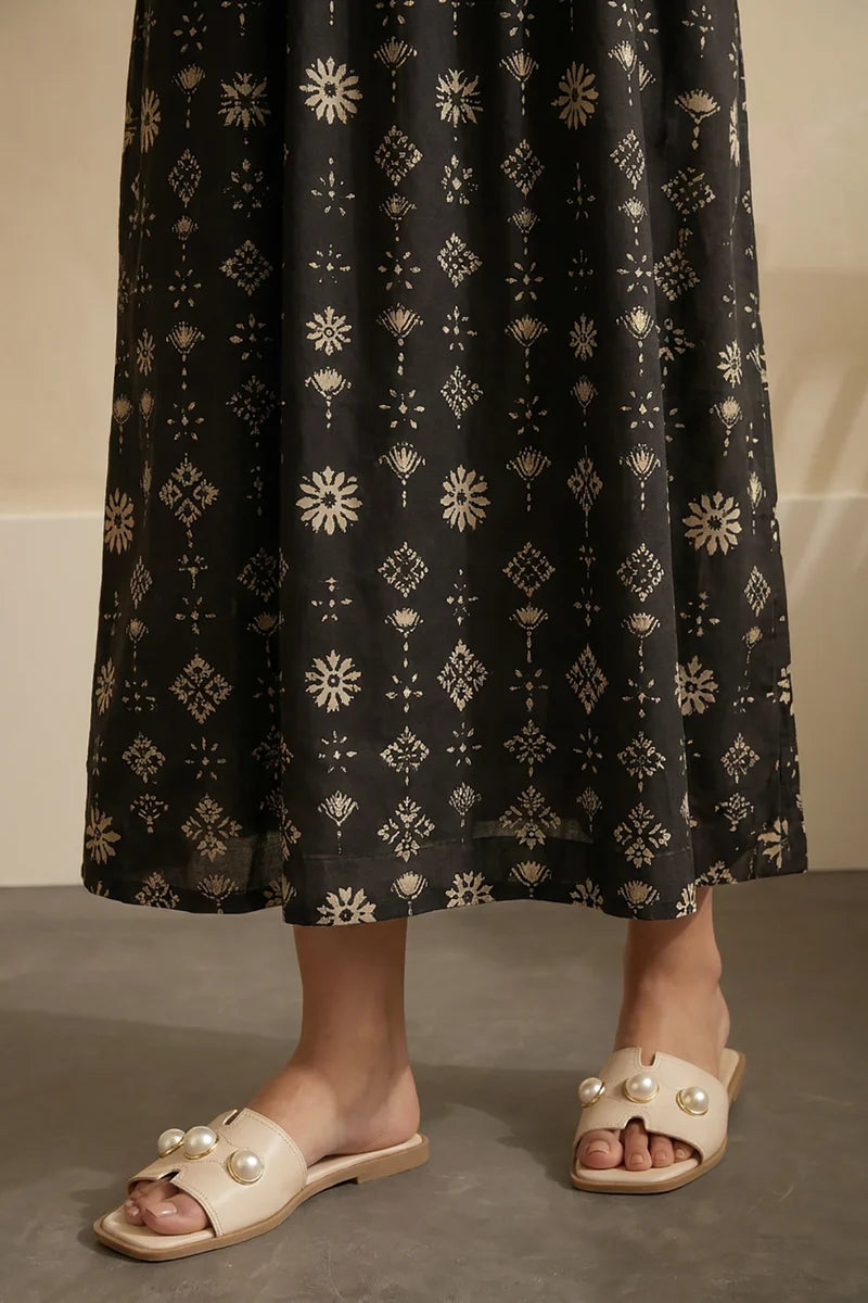 Women's Black Cream Diamond Motif Print Cambric Maxi Tunic | Tasseled Placket