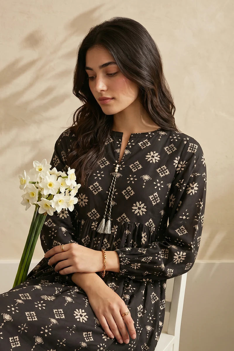 Women's Black Cream Diamond Motif Print Cambric Maxi Tunic | Tasseled Placket