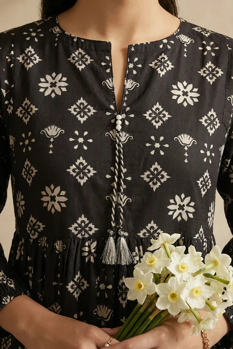 Women's Black Cream Diamond Motif Print Cambric Maxi Tunic | Tasseled Placket